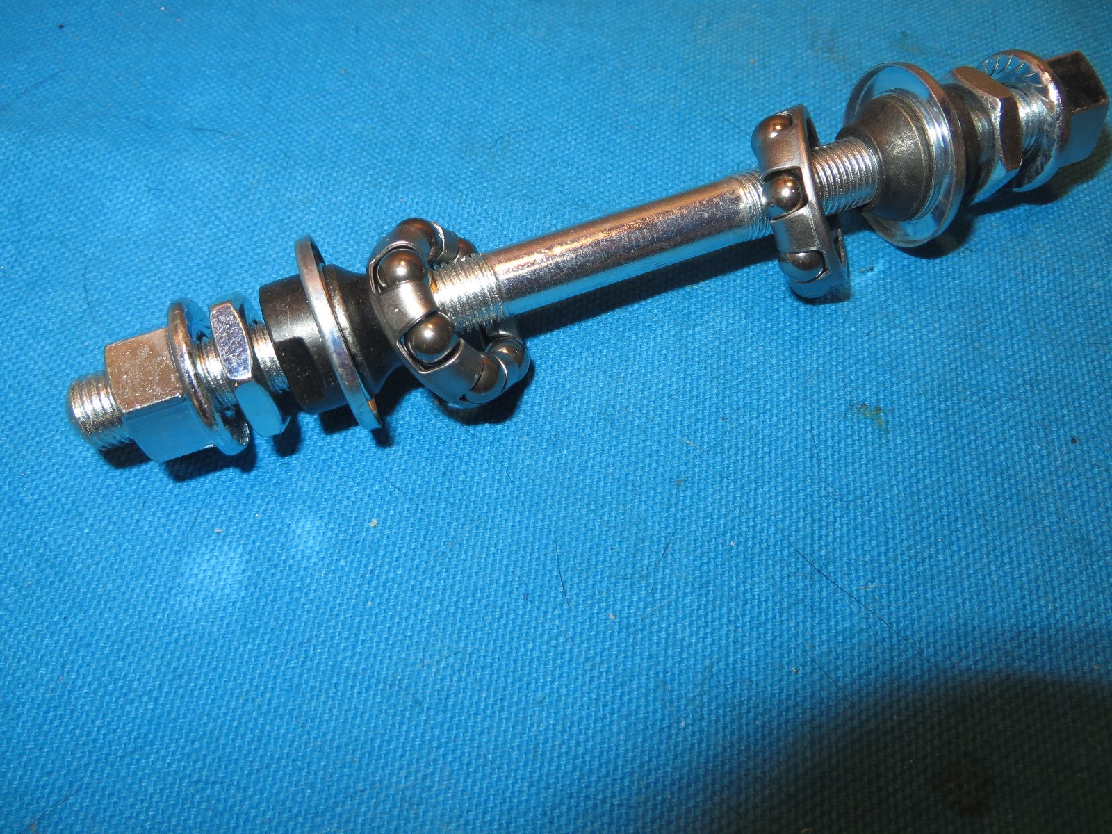 Bicycle Front 3/8″ x 5 1-/2″ Axle with 2 #13 Bearing Cones and Axle Nuts – New