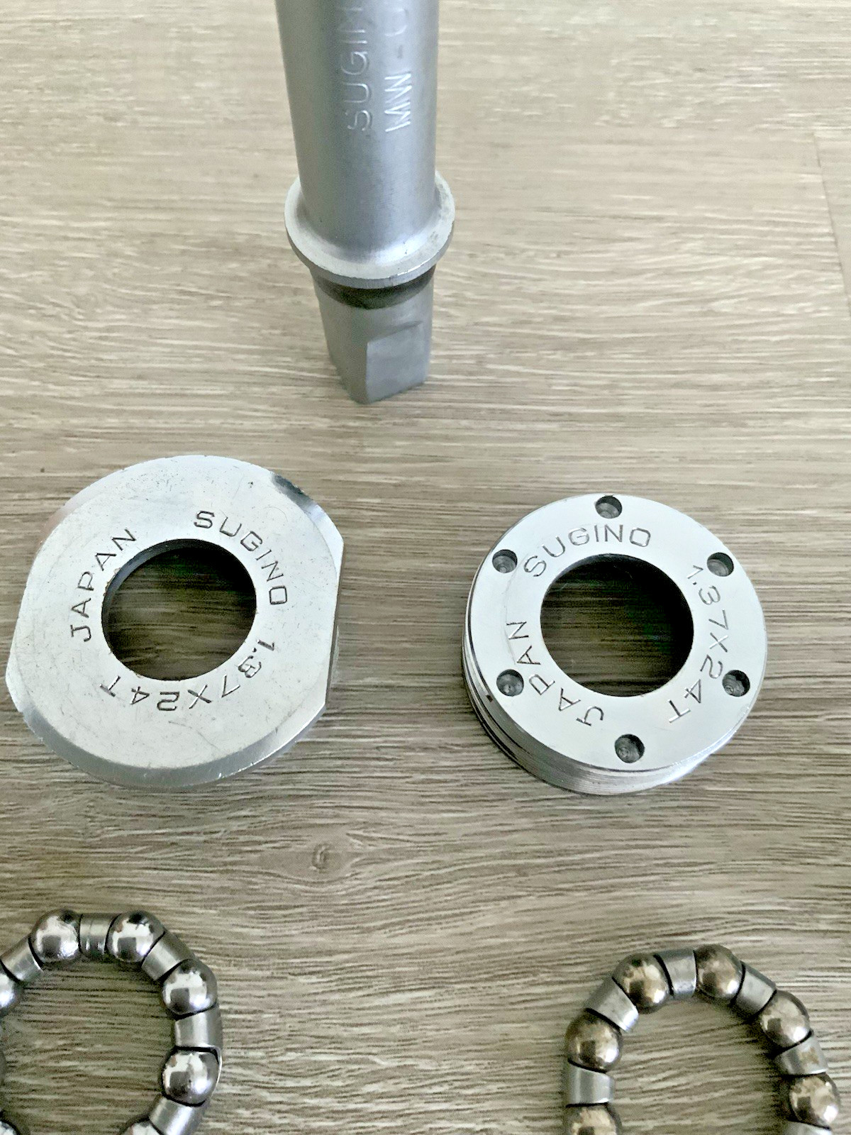 SUGINO BOTTOM BRACKET 68-113 MM BRITISH THREADED SUGINO BOLTS