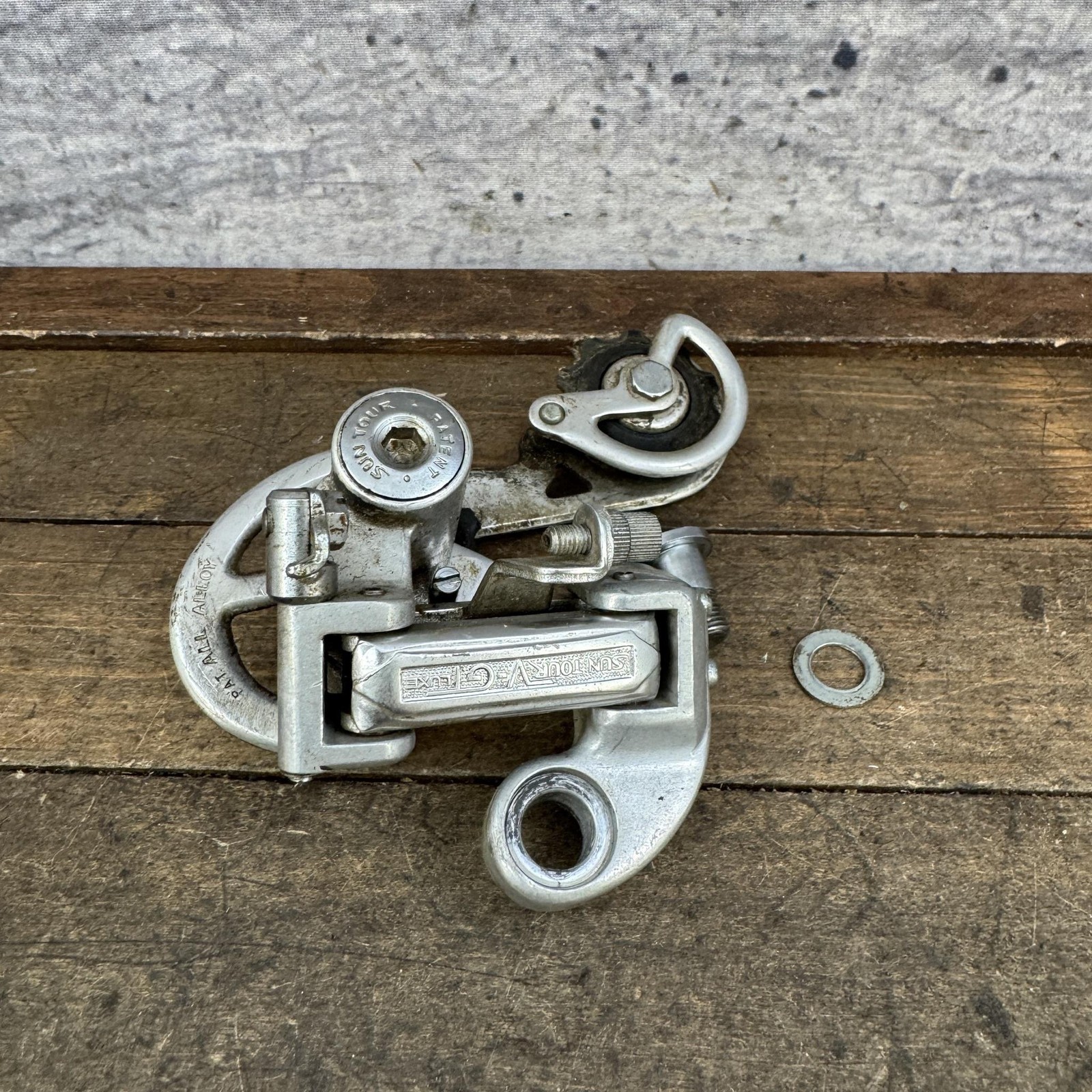 Vintage SunTour V-GT Luxe Rear Derailleur Long Cage Hanger Silver Japan Bolt
