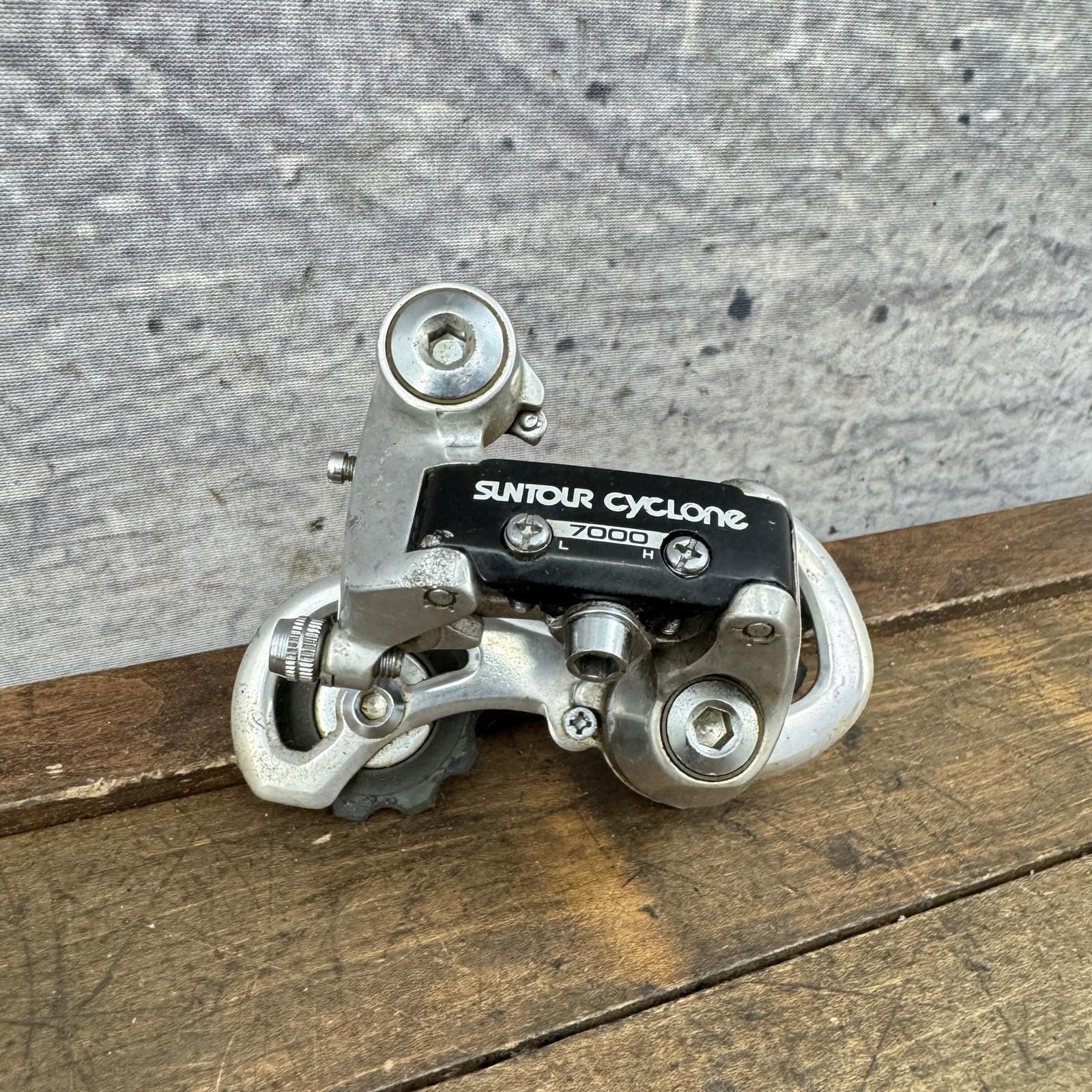 Vintage Suntour Cyclone 7000 Rear Derailleur Short Cage Black Bolt-On 220g