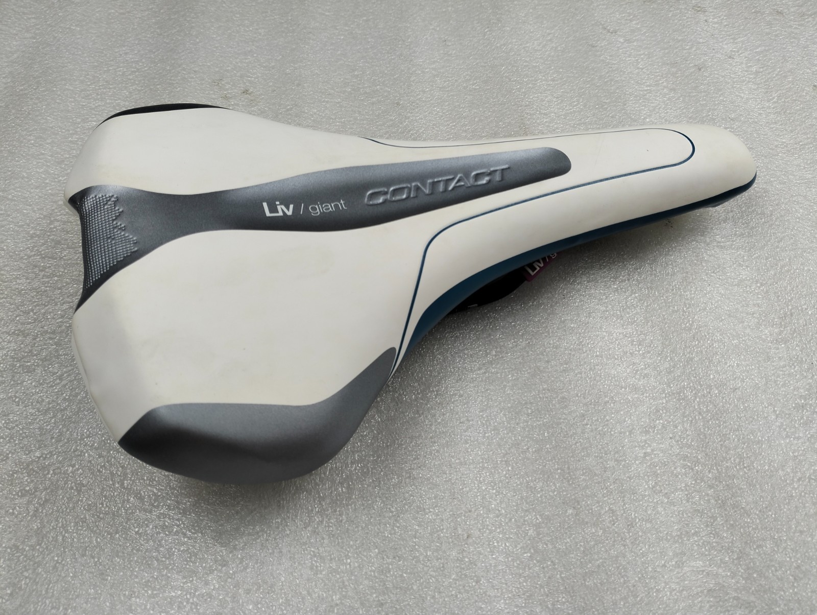 GIANT LIV CONTACT UPRIGHT PELVIC TILT SADDLE 270X160MM WHITE BLUE CRMO RAILS