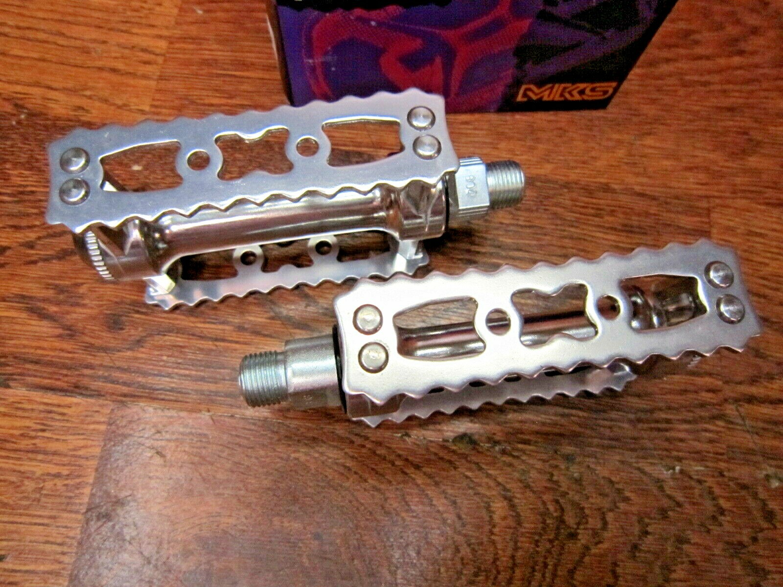 NOS VINTAGE MKS SYLVAN TOURING PEDAL SET – 9/16″