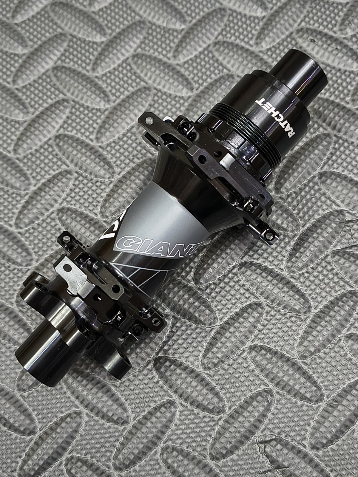 DT Swiss Rear Hub 240S Boost 12×148 28H xD Freehub 6-Bolt Ratchet 18T Giant