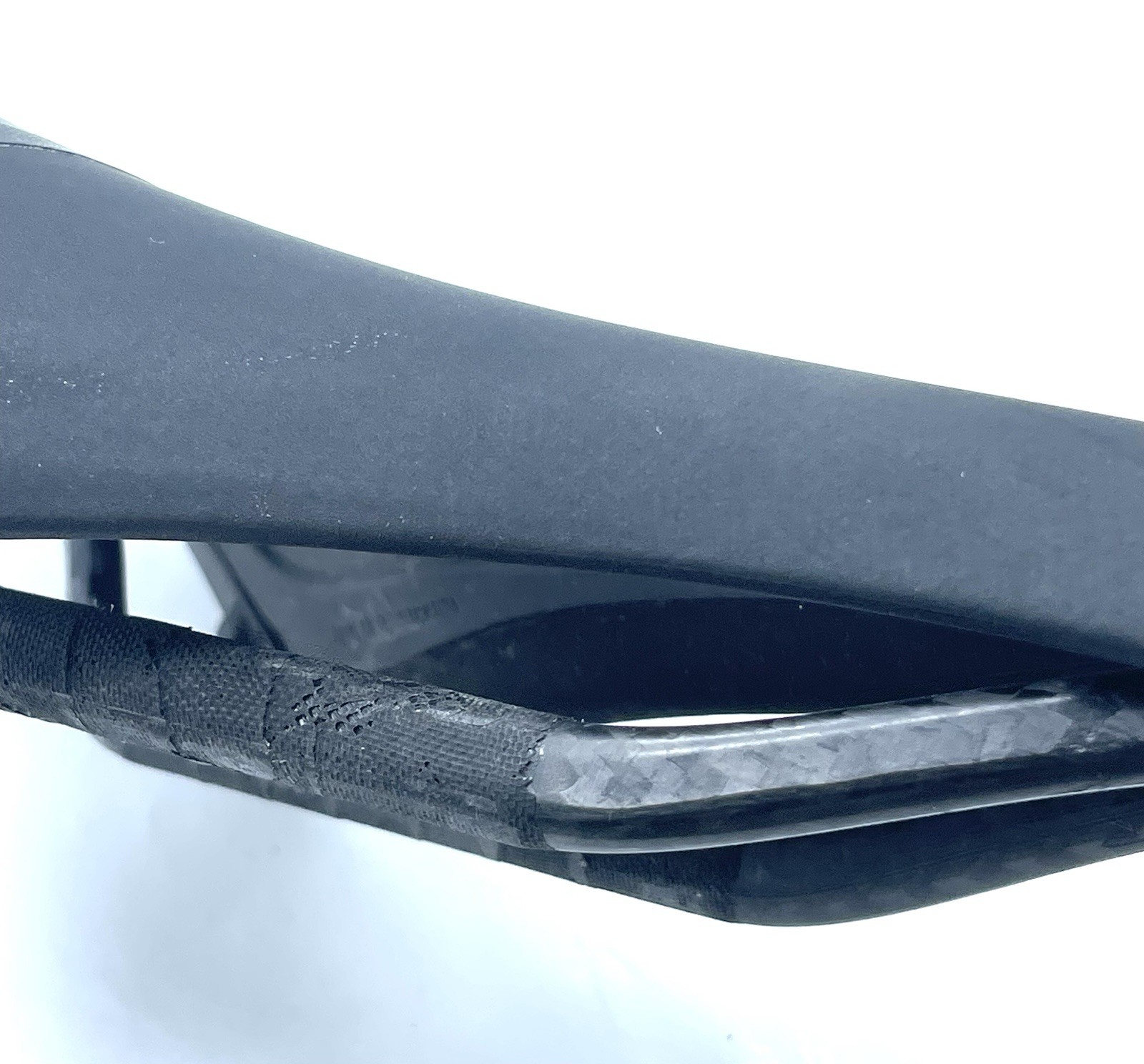 Fizik Aliante R1 Carbon Fiber Road Bike / MTB Saddle