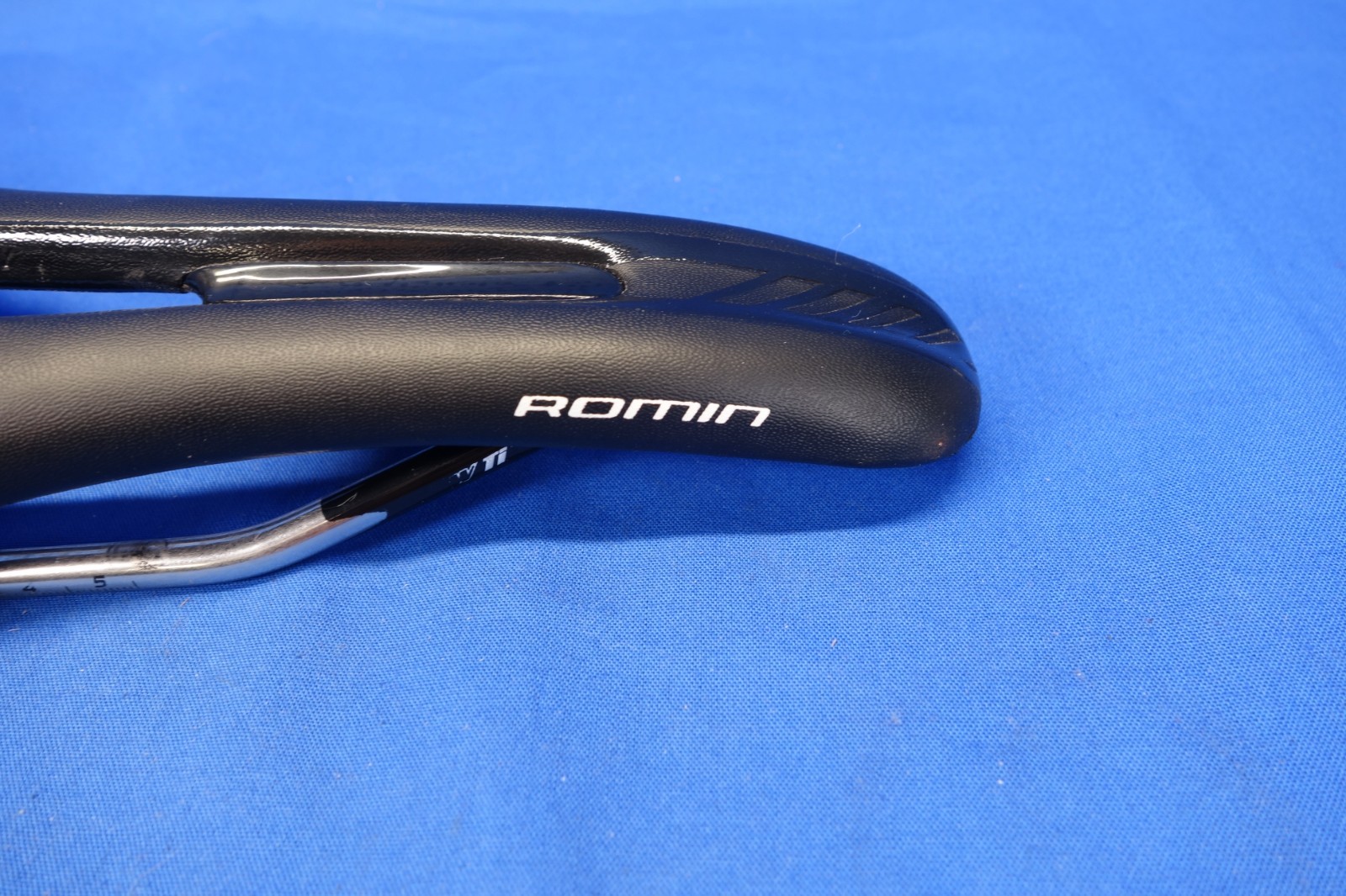 Specialized Roman 143mm Width Bike Saddle, Bicycle Seat, Hollow Titanium Rails