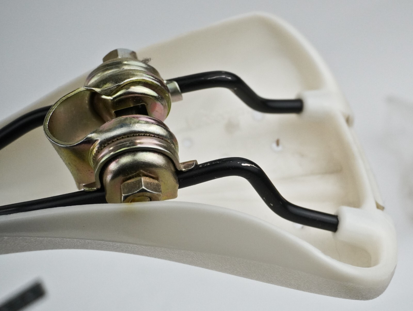 Vintage BMX Viscount Dominator 2166 White Plastic Seat Saddle Freestyle, NOS NEW
