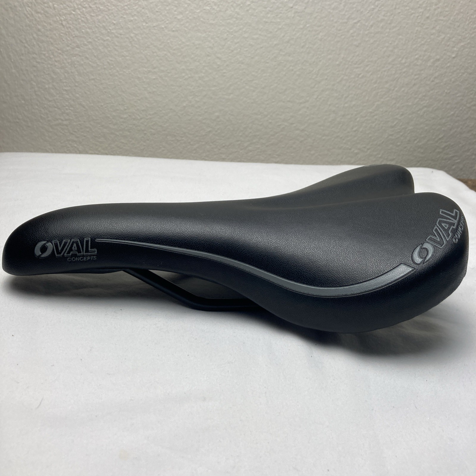 Oval Concepts Bike Saddle – Black with Gray Accents 7x7mm rail clamps