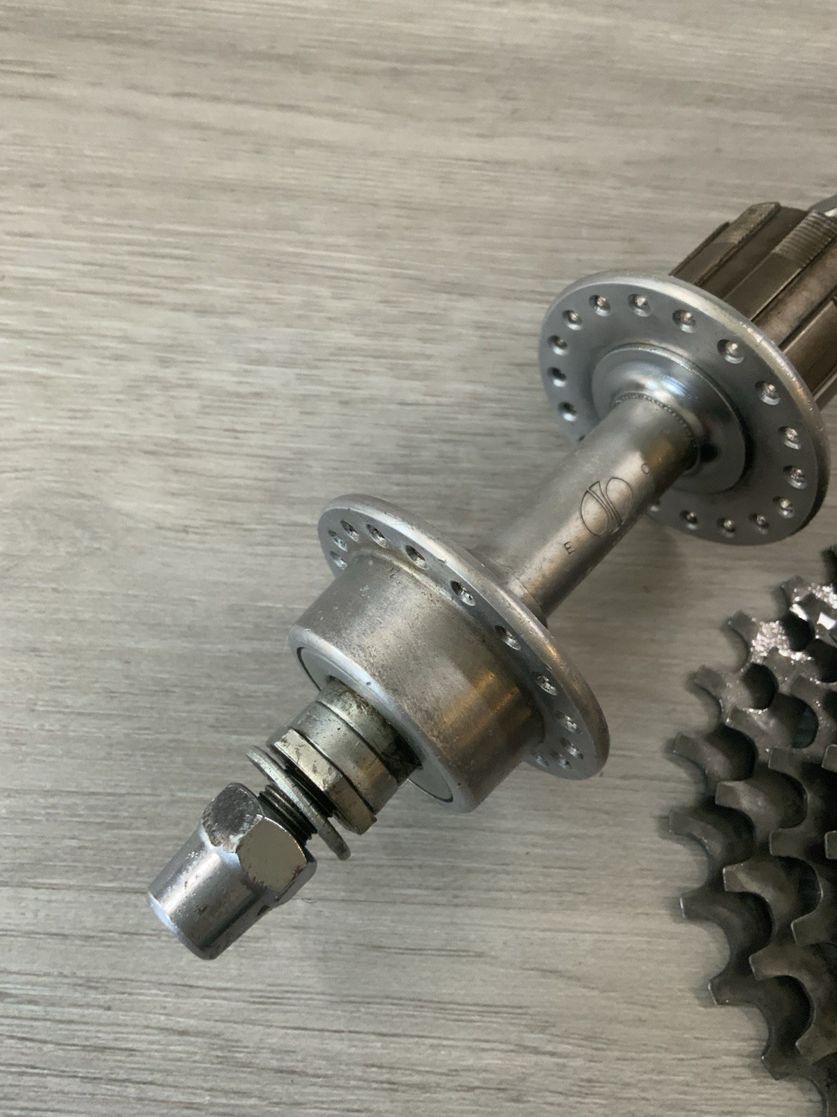 SHIMANO REAR HUB 36 HOLE 6 SPEED SHIMANO UNIGLIDE CASSETTE 14-28 TOOTH