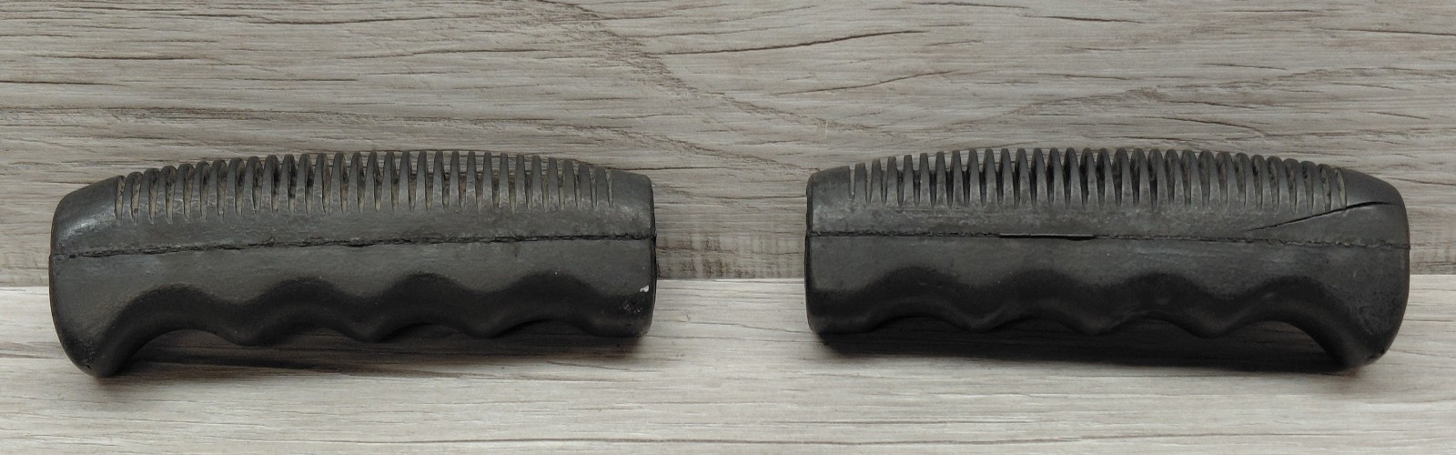Vintage DARE Handlebar Grips Pair Ribbed Finger Groove Black MTB England – RARE