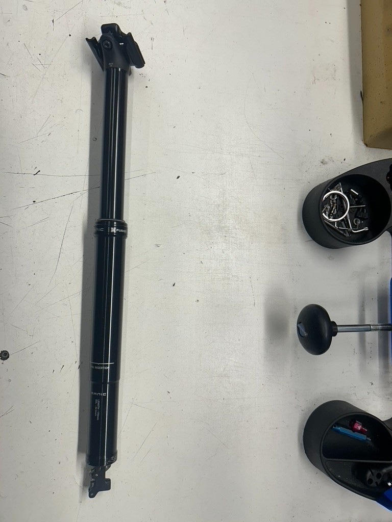X-Fusion Manic Dropper Seatpost – 34.9mm 170mm Black (22-XPMCMLG-170-153)