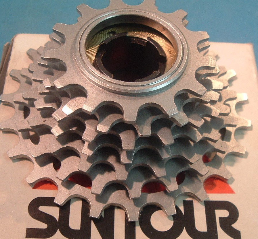SunTour Winner Pro Ultra 7-Spd 13T-22T Freewheel NEW / NOS Road- Mint-NIB