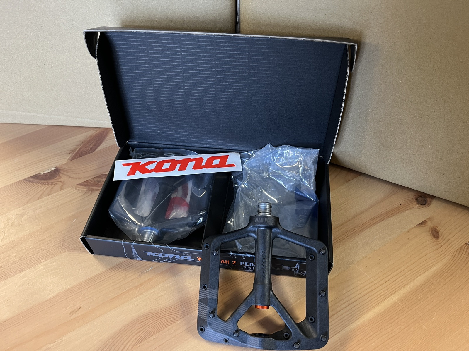 Kona Wah Wah Composite small and large pedal package. Pair of each in black