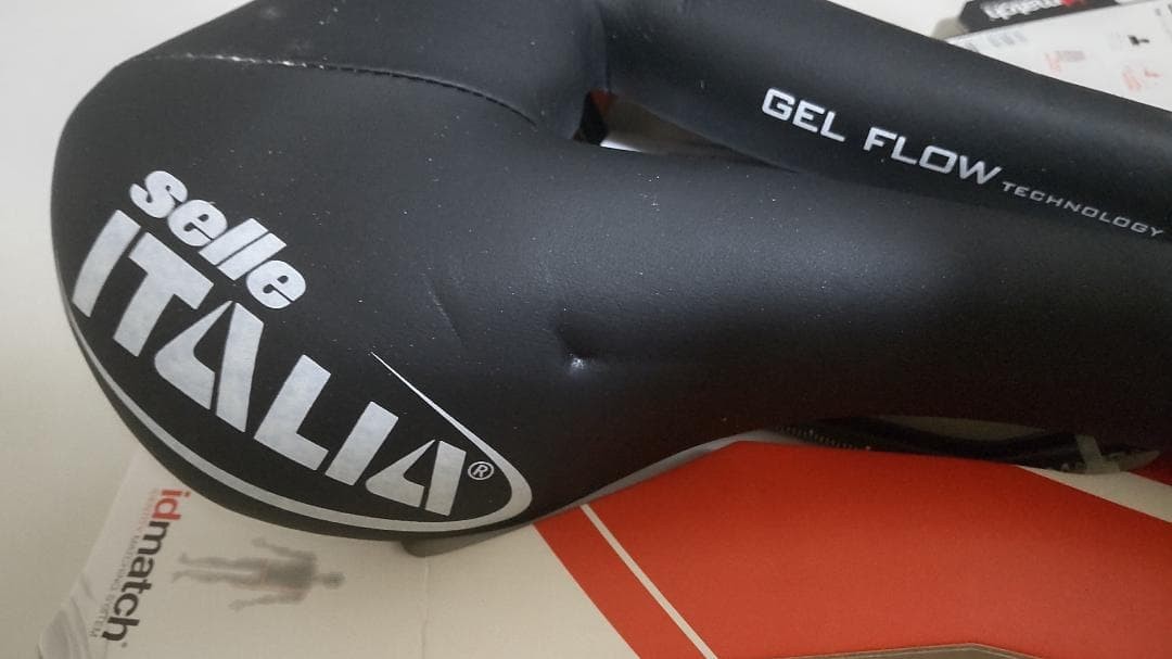 [New, Slightly Damaged] Selle Italia Turbomatic Gel Flow