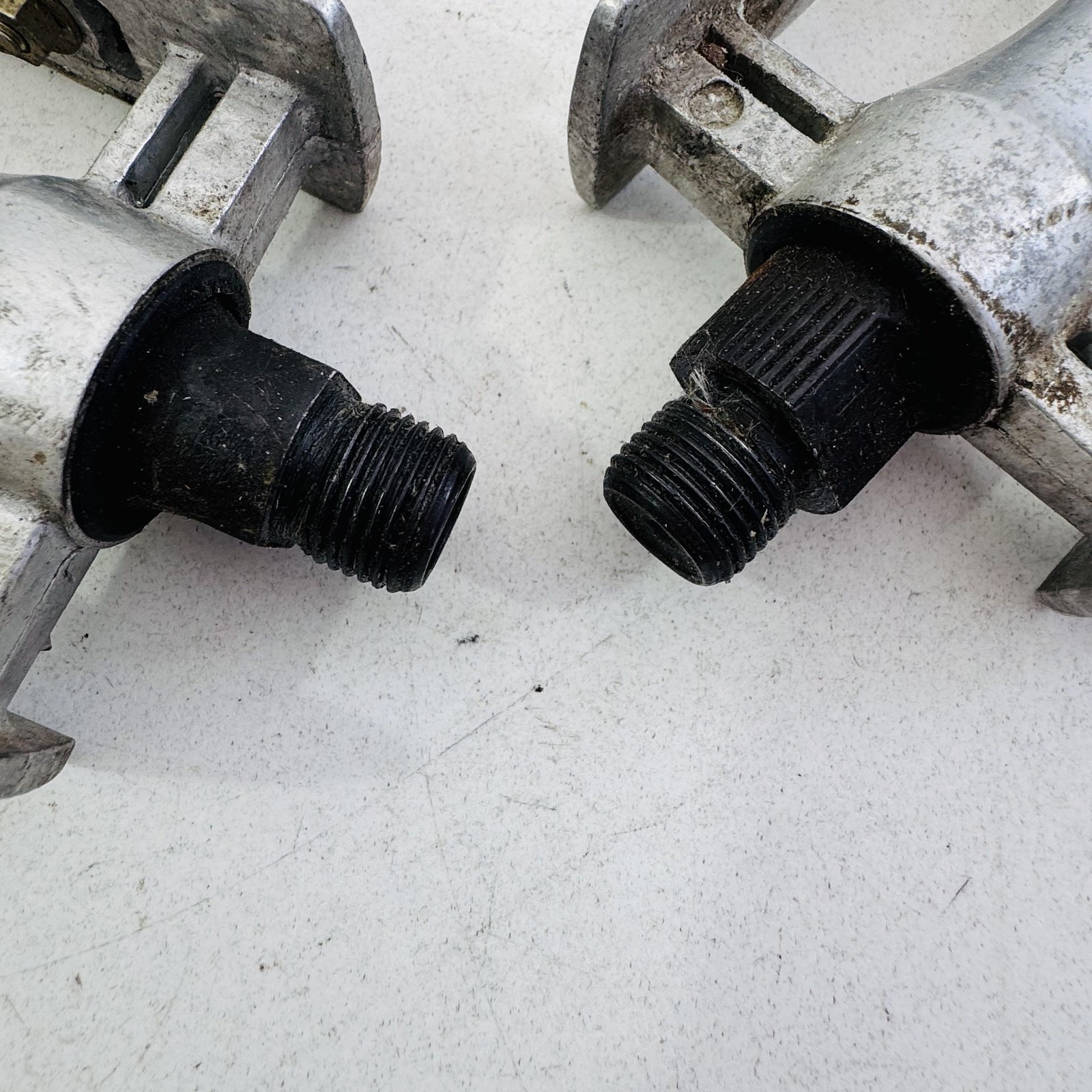 Vintage Sakae RR-4002 Platform Bike Pedals Pair 9/16 in Silver Reflectors A81