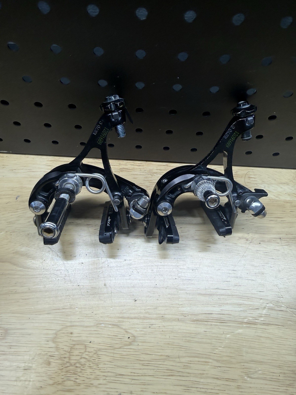 TRP ALUMINUM FORGED ROAD BRAKE SET R870 BLACK