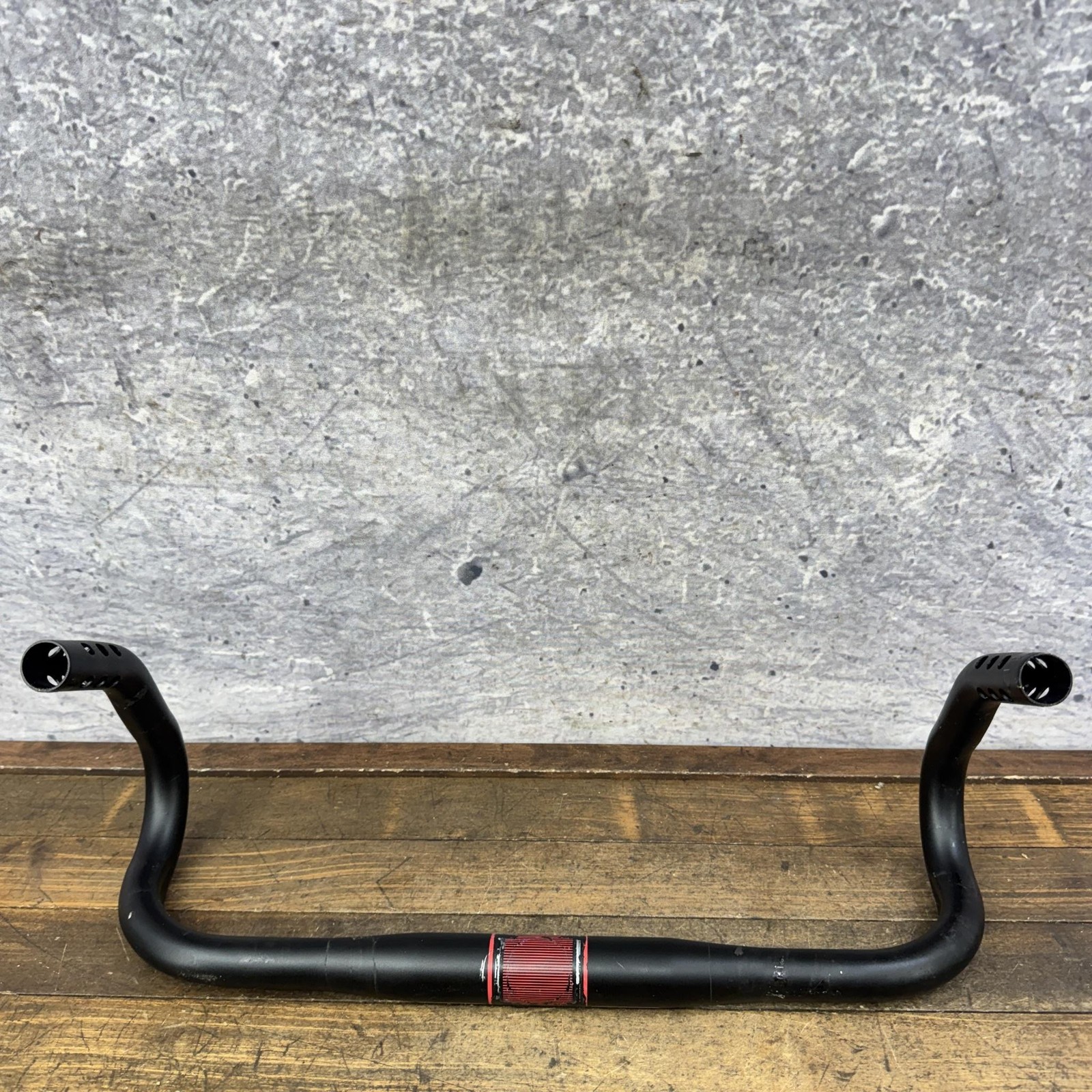Bontrager Race Lite Drop Handlebar 44cm 31.8 Clamp Black Alloy Road Bar
