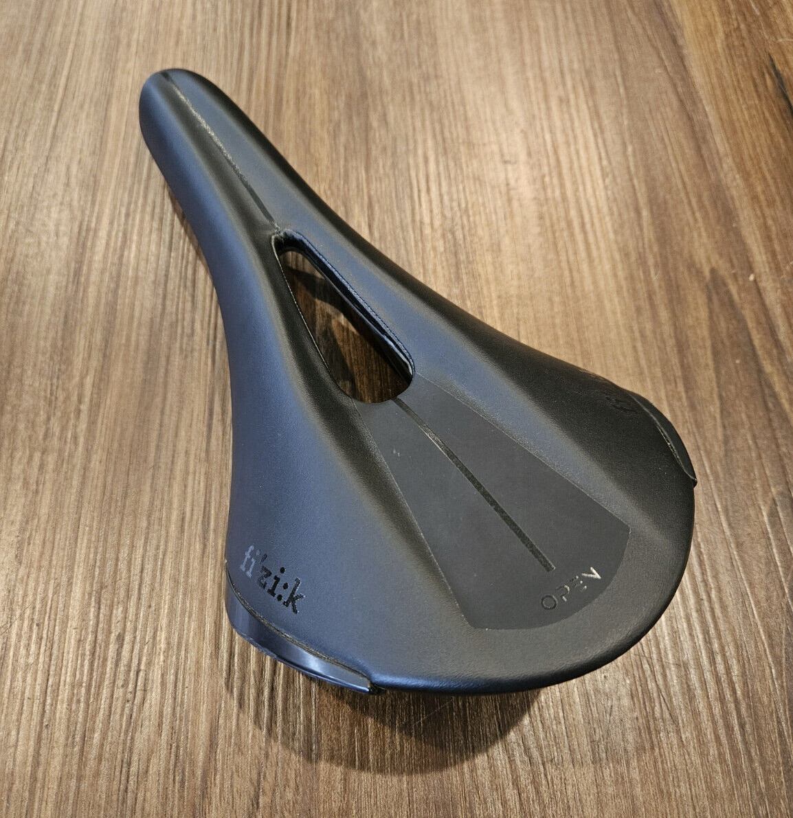 Fizik Aliante R3 Open Cycling Saddle, Black, Regular