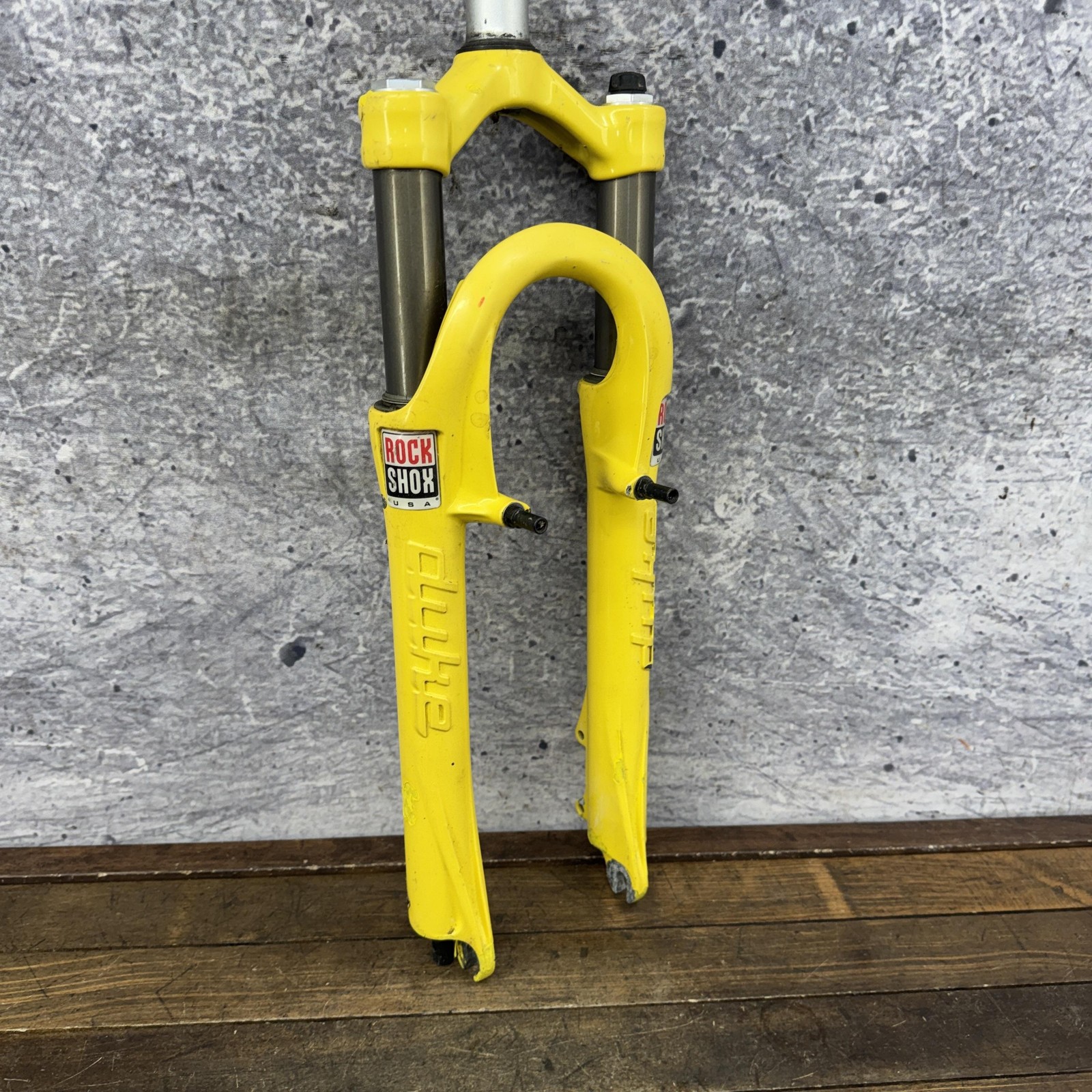 Vintage RockShox Duke Race Suspension Fork 26 1 1/8 Threadless V-Brake Yellow