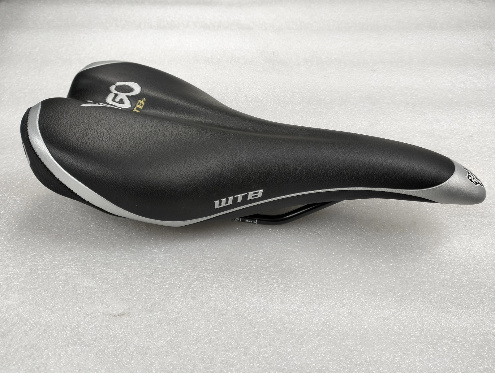 VIGO SADDLE SEAT TOURING BIKE 340g STEEL RAIL BLACK L280mm x W145mm