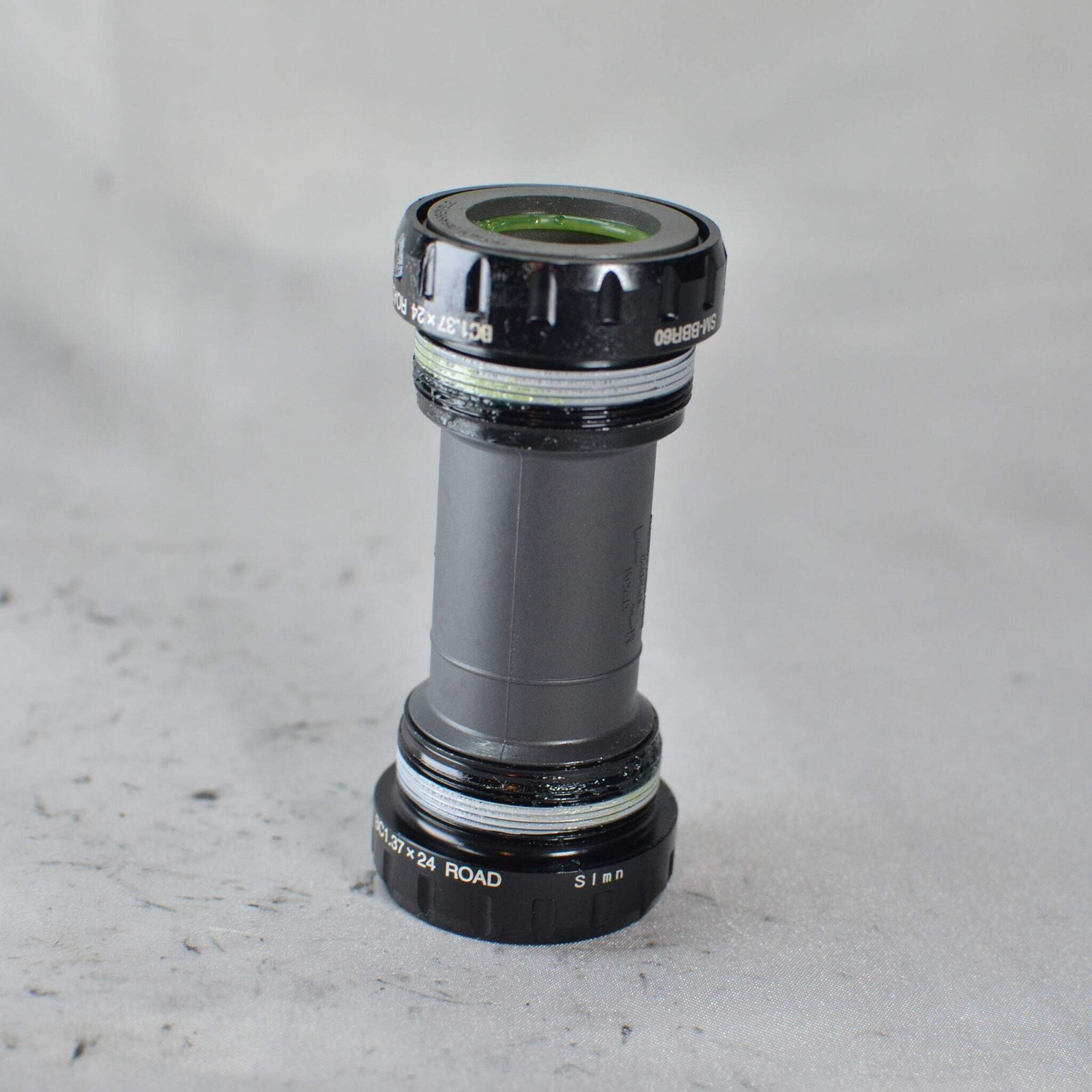 Shimano SM-BBR60 Hollowtech II Bottom Bracket 68mm English BC1.37×24