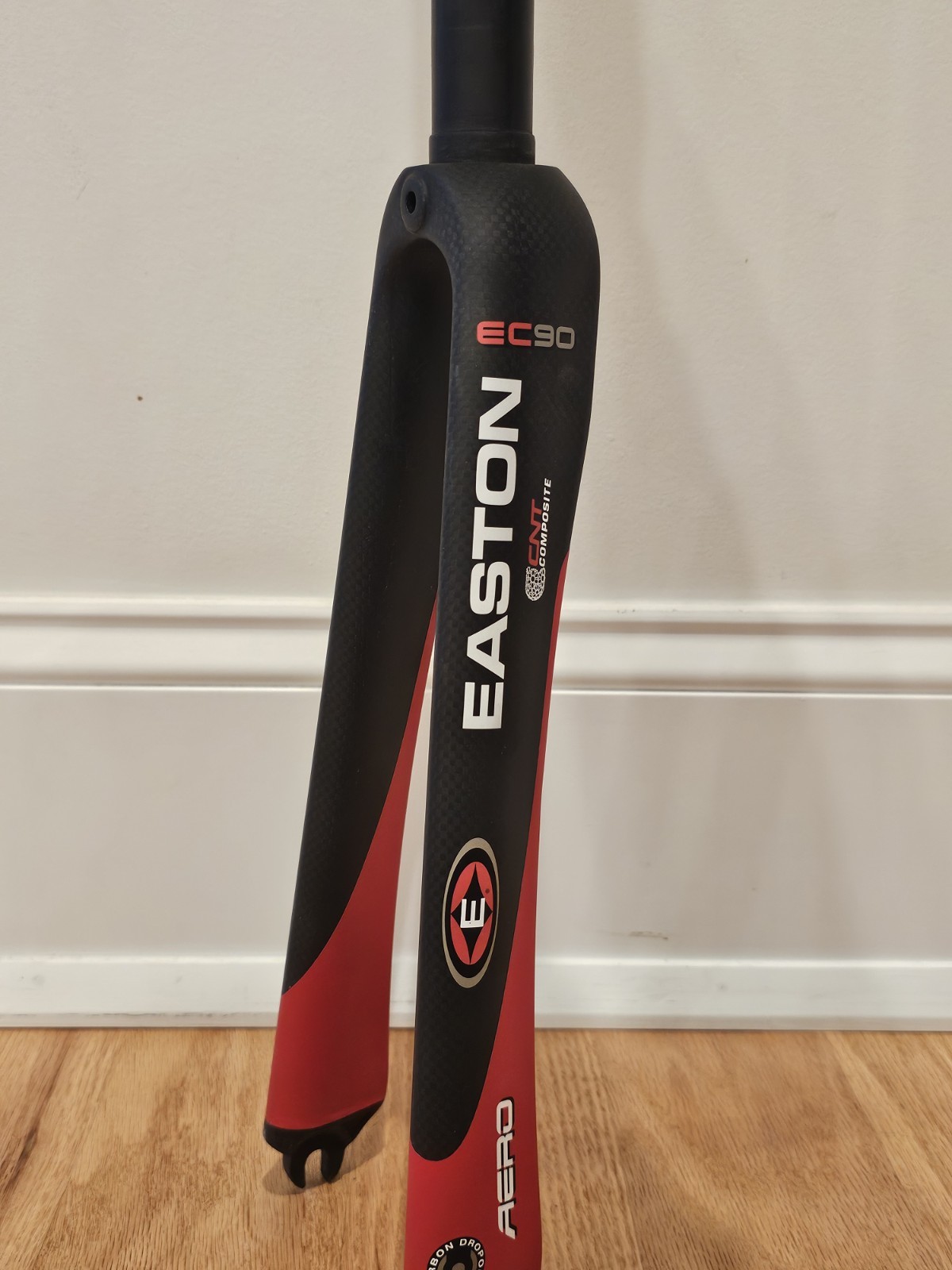 Easton EC90 Aero Carbon Fork 650c 1-1/8″ 300mm Steerer Red/Black