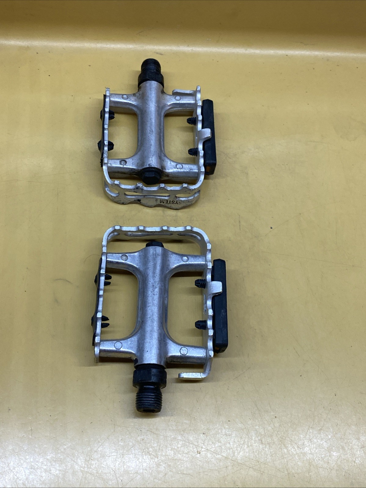 Silver Caged 9/16″ Flat / Platform Pedals With Reflectors