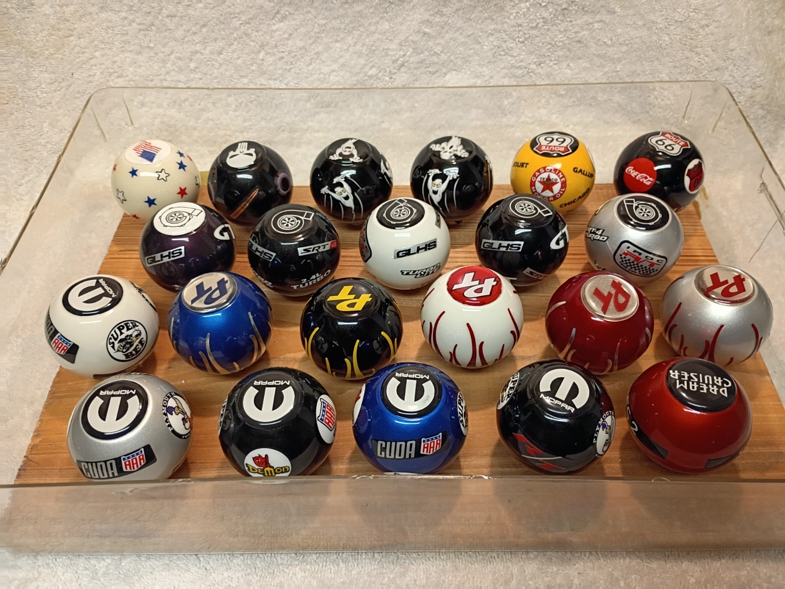 Lot Of 22 Custom Round Ball Gear Shift Knobs. Resin? Non-Threaded. Gr8t Mix!!