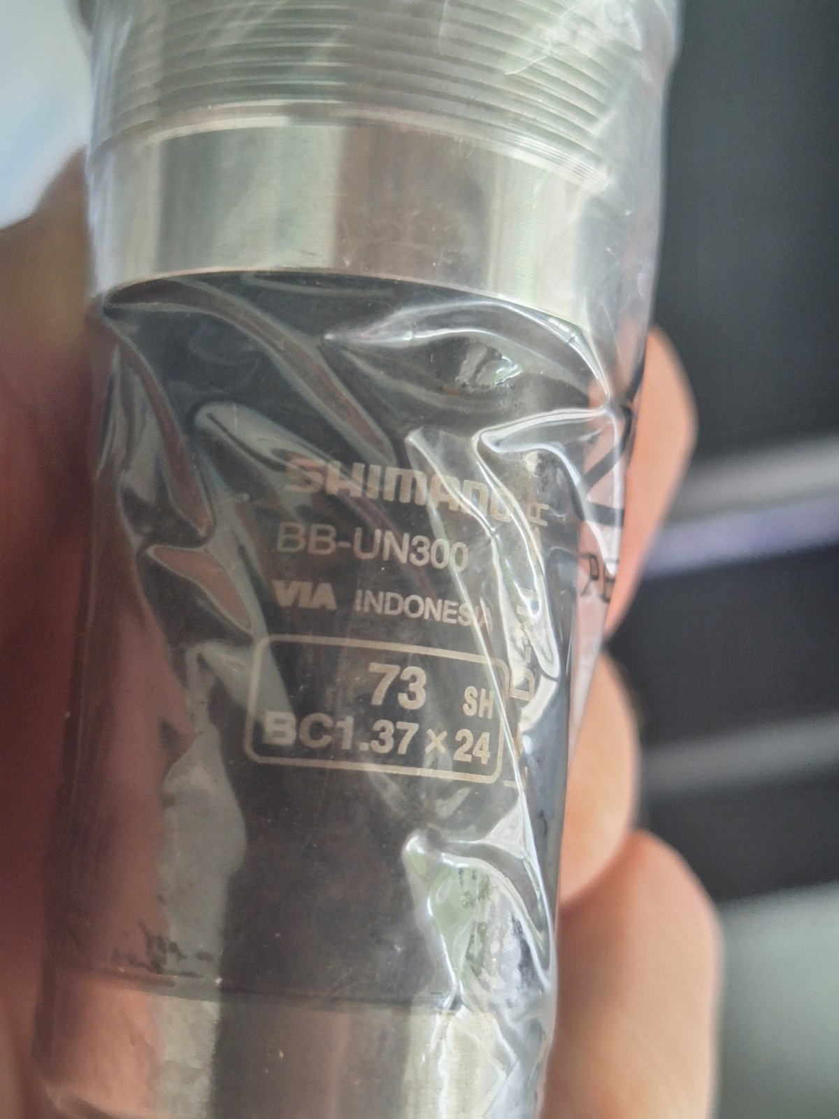 Shimano BB-UN300 Bottom Bracket – 73 – 1.37×24