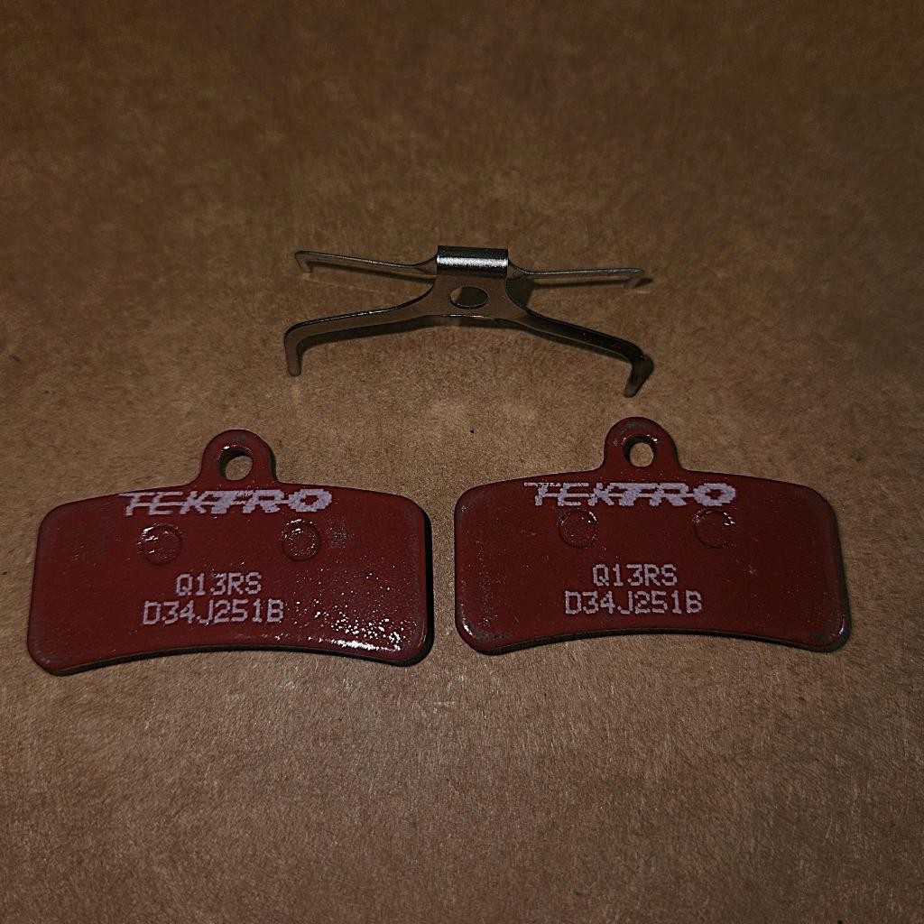 Tektro Q13RS Disc Brake Pads For 4-Piston Brake Calipers Red OPEN PACKAGE