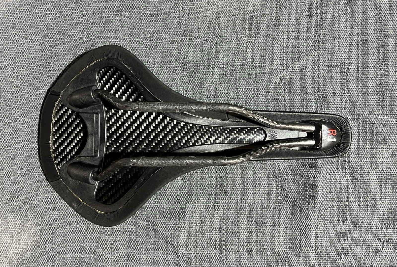 Fi’zi:k Antares R1 Saddle Large 152mm 275mm Braided Carbon Rails 7×9 Road Bike