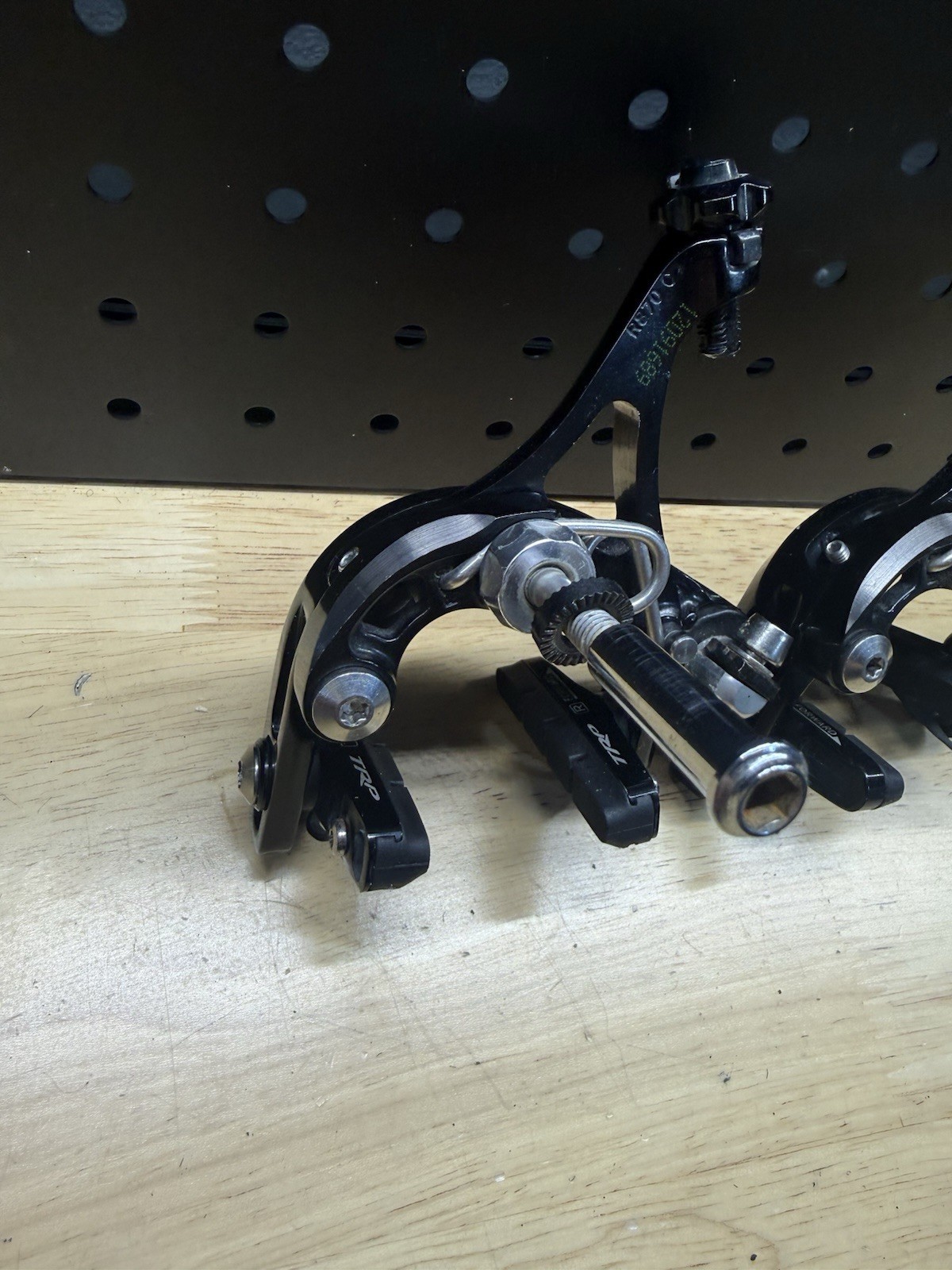 TRP ALUMINUM FORGED ROAD BRAKE SET R870 BLACK