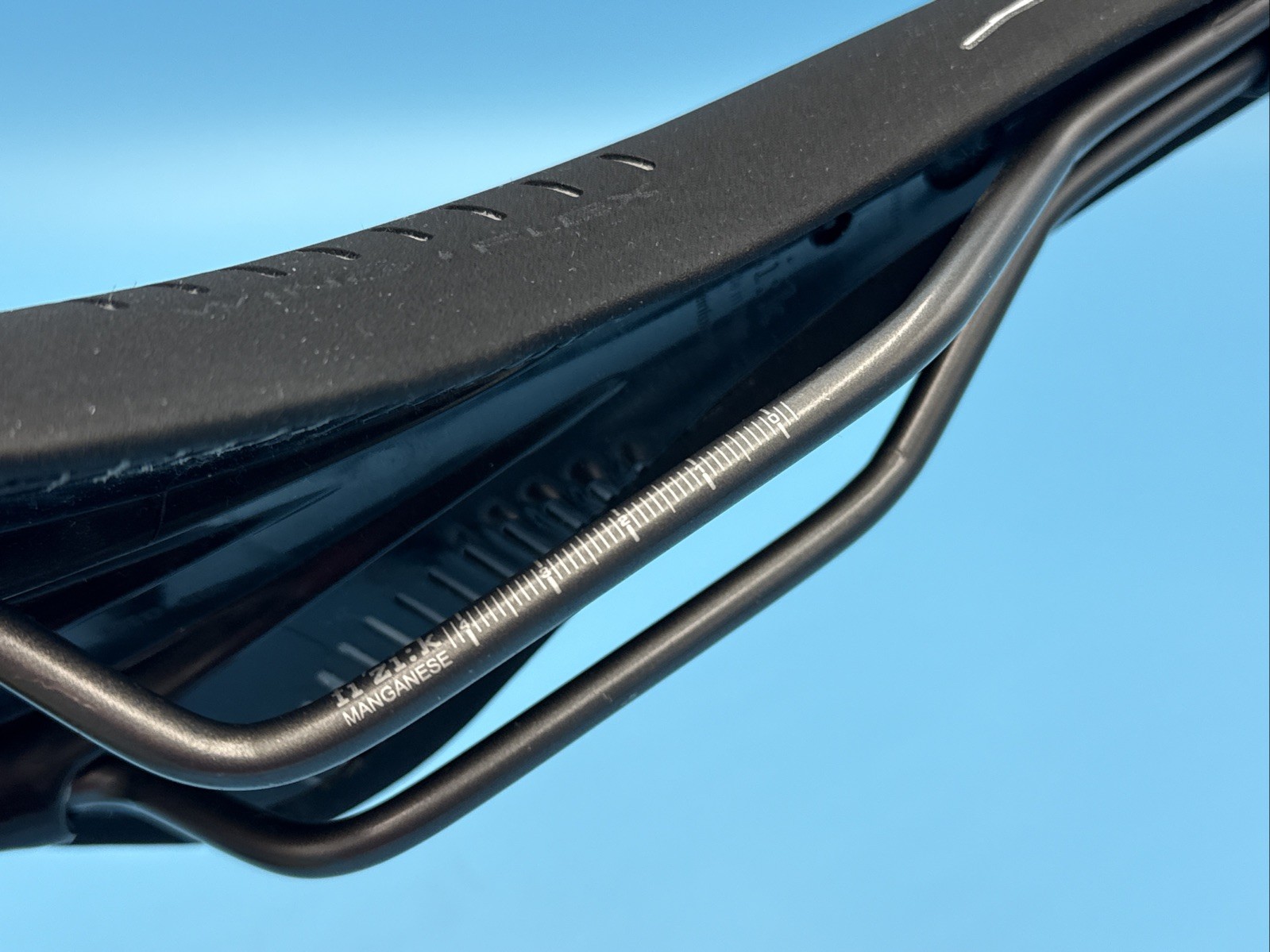 OG fi:zi’k ARIONE 2013 Manganese Rail Black & White Saddle NEW from NEW BIKE!