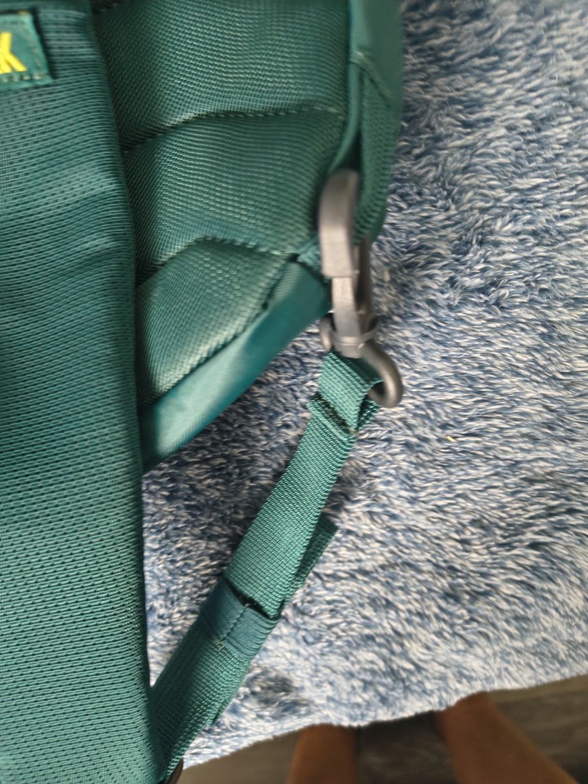 Camelbak New Arete 8 Sling Bag 32oz Compatible Green/Yellow
