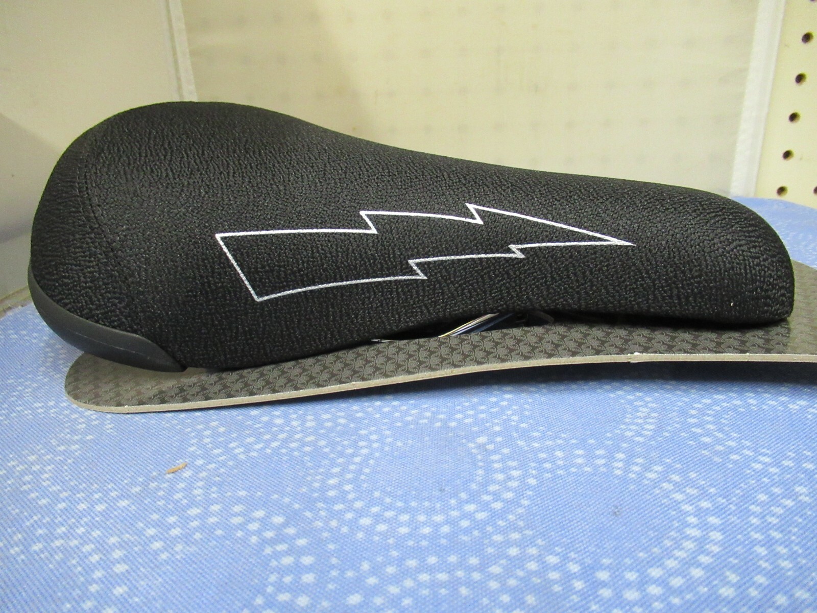 SE Racing Flyer Black Railed Padded Saddle with Bottle Opener Brace For BMX -New