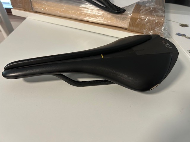 FIZIK ANTARES VERSUS EVO 00 – Regular / 139mm / MOBIUS – small scuff