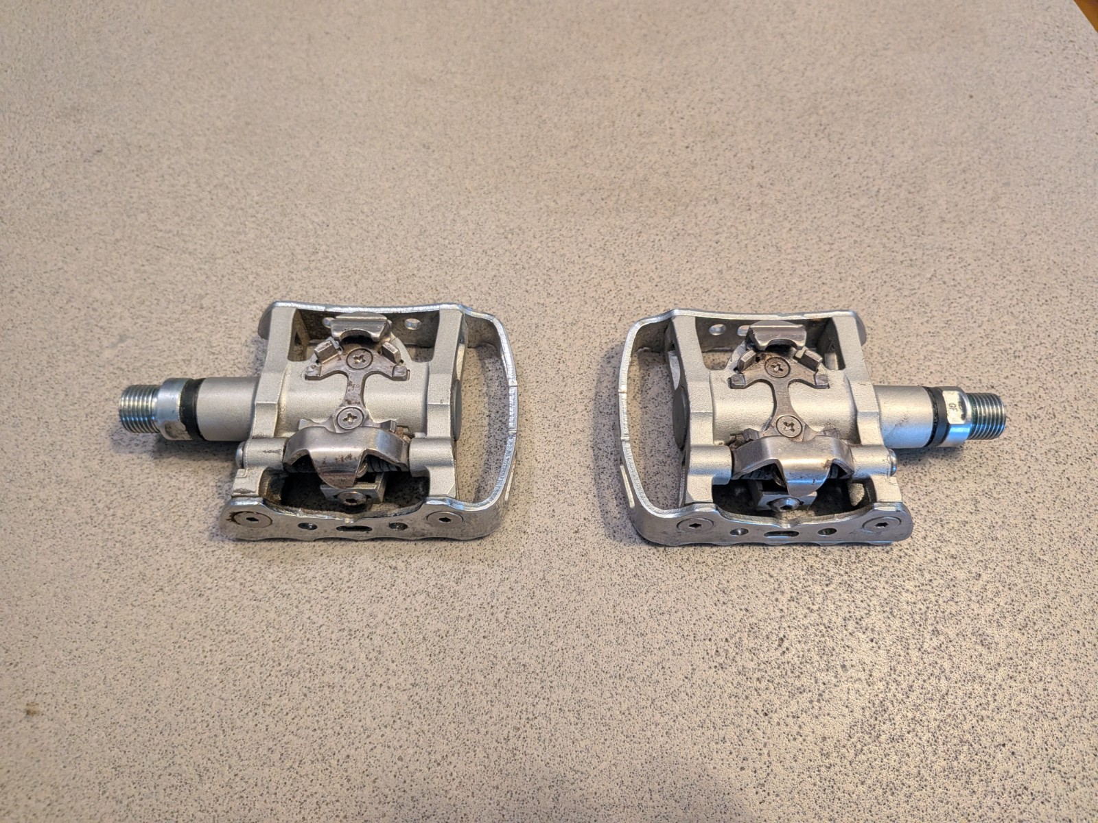 Shimano SPD PD-M324 Platform Hybrid Bike Pedals 9/16″ Silver MTB Road Touring A4
