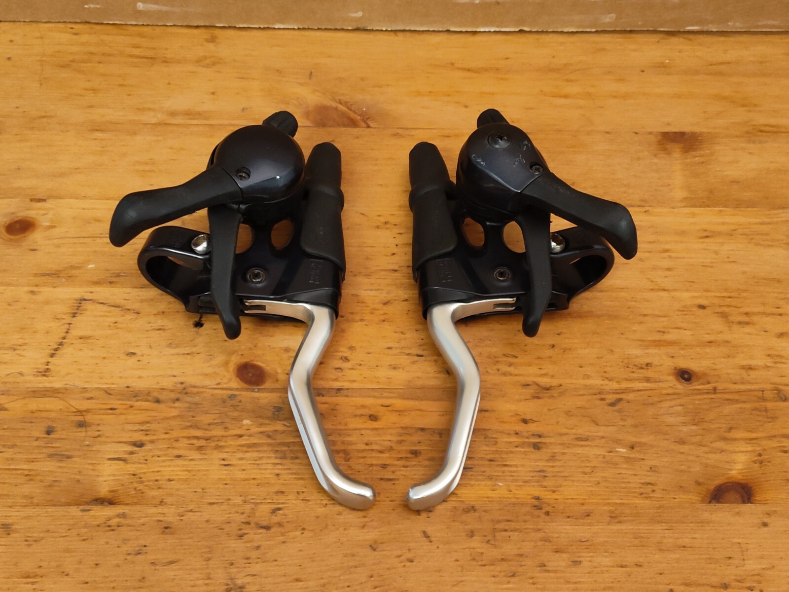 Shimano XTR m900 Shifters 3×8 And Integrated Brake Levers