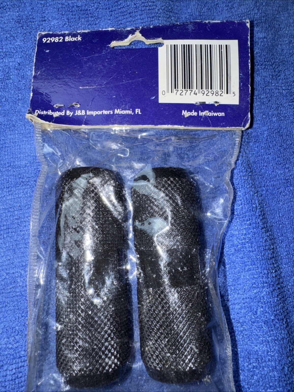 PYRAMID AXLE EXTENDERS KNURLED ALLOY THREADED 24/26 T BLACK PEGS MID SCHOOL NEW