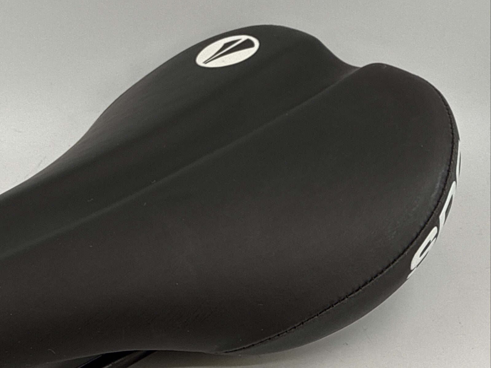 SDG FALCON 280mm x 140mm Steel Rail Black & White Saddle NEW BIKE TAKE-OFF