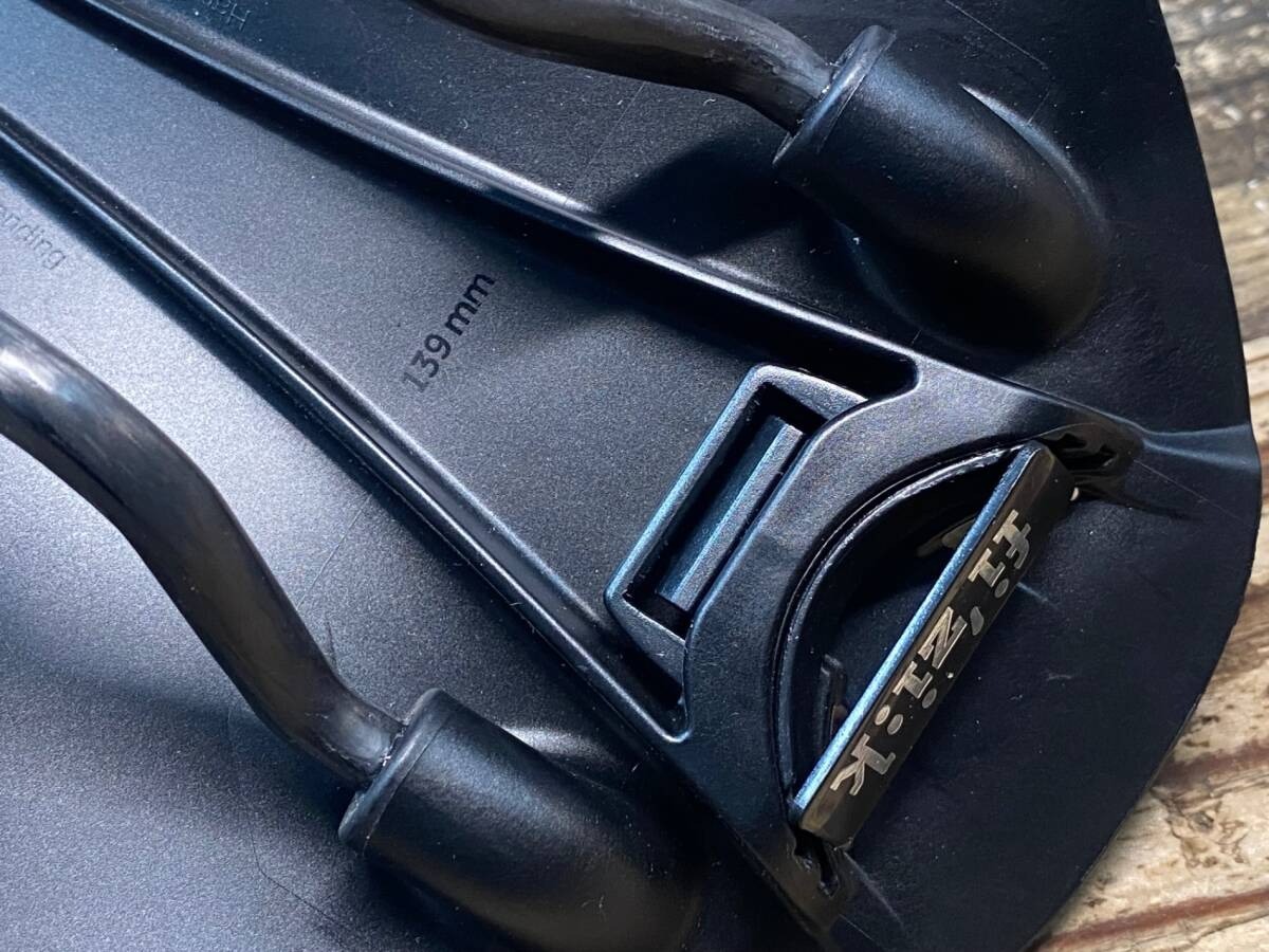 fizik ANTARES VERSUS EVO ADAPTIVE Saddle Black Carbon Rails 139mm 5.47 inch
