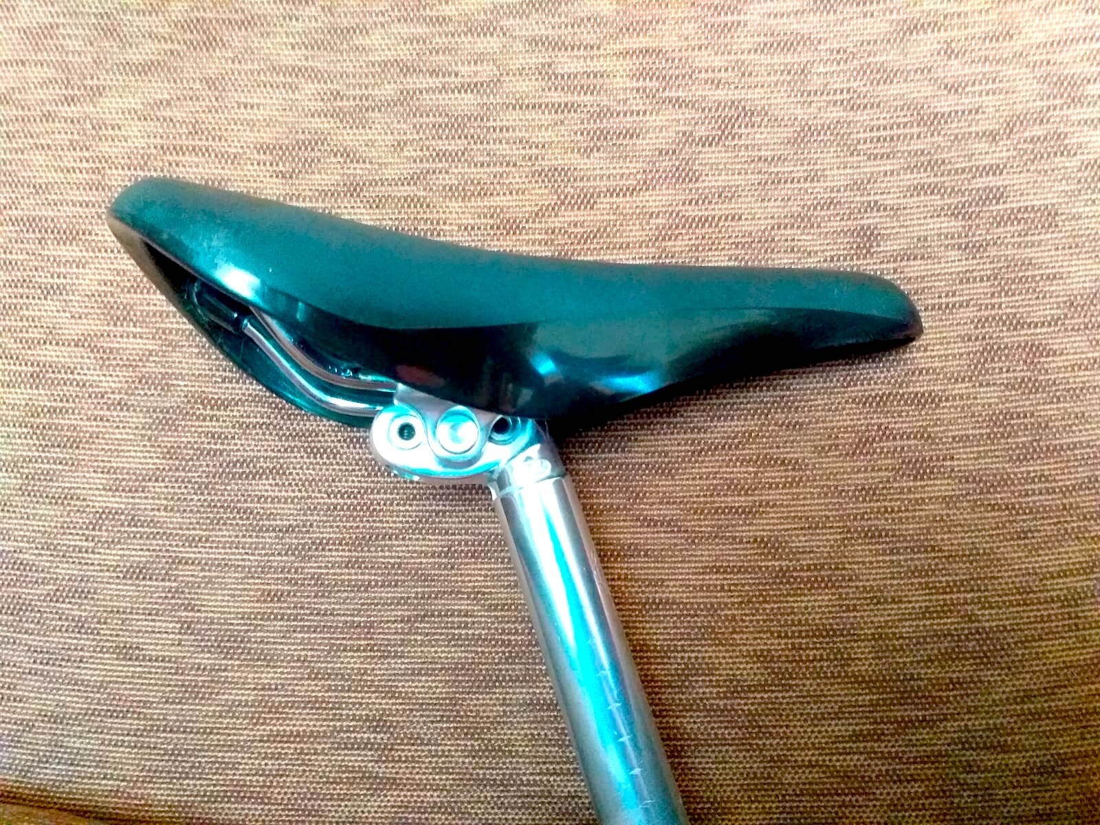 NOS NJS Ariake Jaguar II Track Saddle + SR Sakae Royal RY-P1 27.2 Seatpost