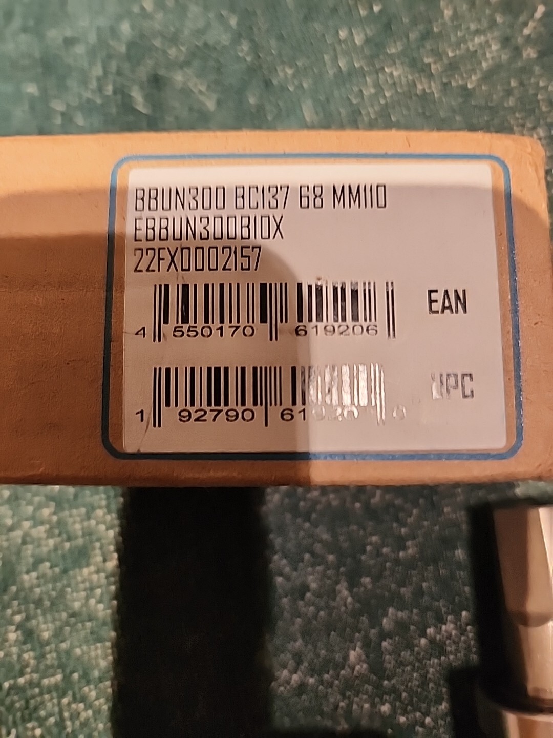 Shimano BB-UN300 Bottom Bracket – English, 68 x 110mm Spindle, Square Taper JIS
