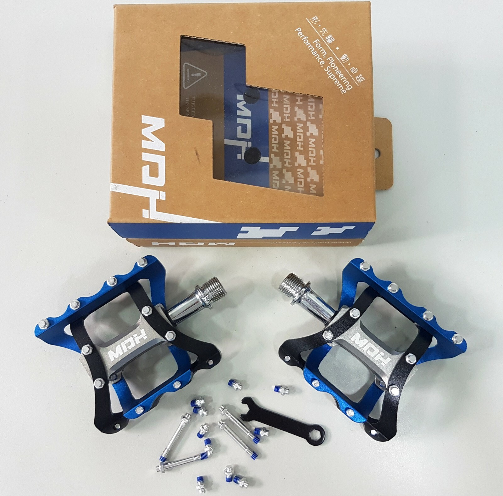 MDH Change – Small Area PVB03 275g 92x75x30mm Bicycle Pedal Black Blue
