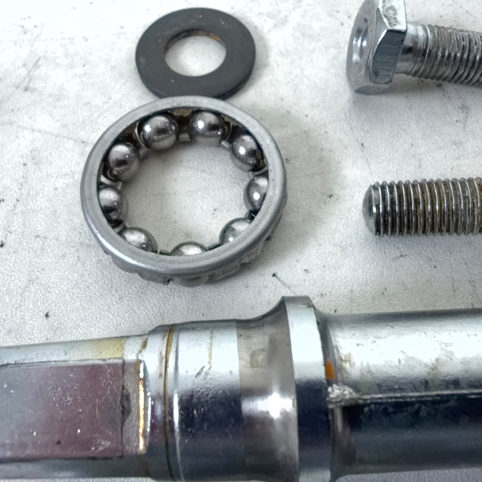 Suntour Vintage Cyclone Bottom Bracket 1.37 x 24T 68mm 113mm Hollow Chromoly