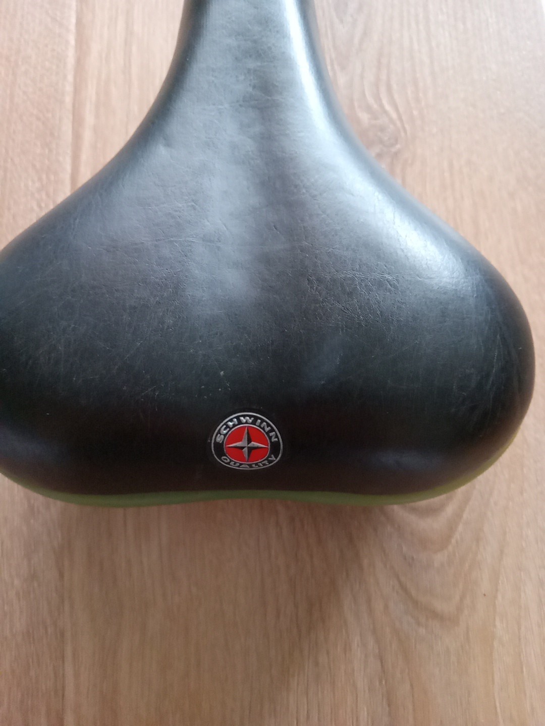Schwinn Cruzair Wide Saddle Bike Bicycle Seat Black Air Cushioned Large 2012 NEW