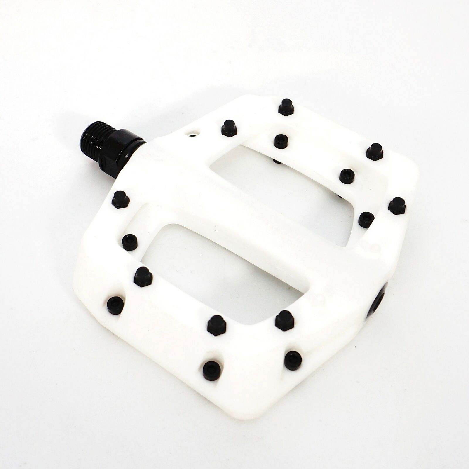 Wellgo 9/16″ Nylon Composite Flat Platform Pedals BMX MTB Bicycle 16-Pin Sealed