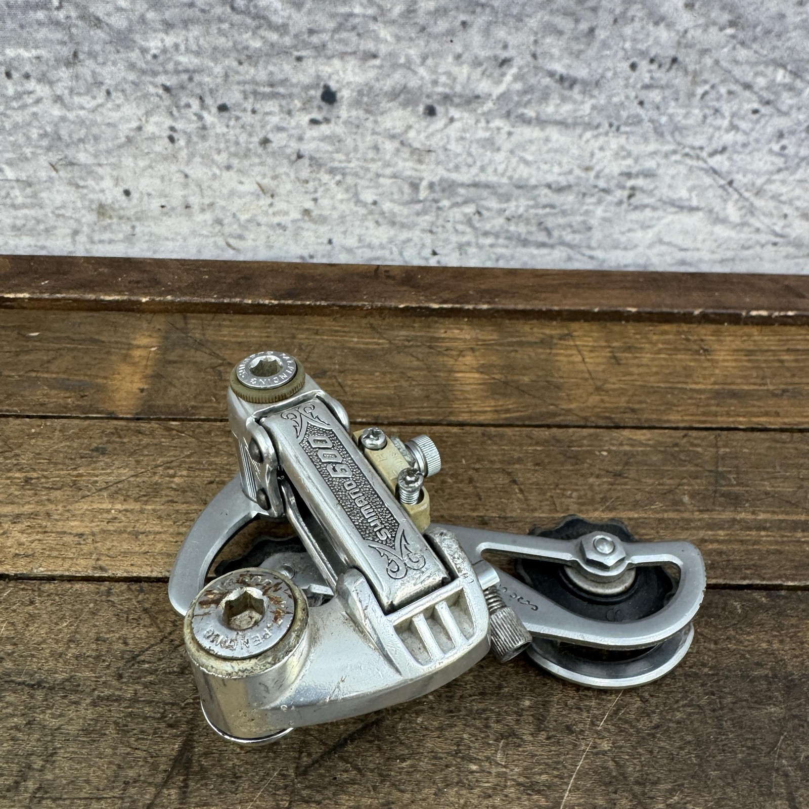 Vintage Shimano 600 Arabesque Rear Derailleur Short Cage Bolt-On Silver 80s