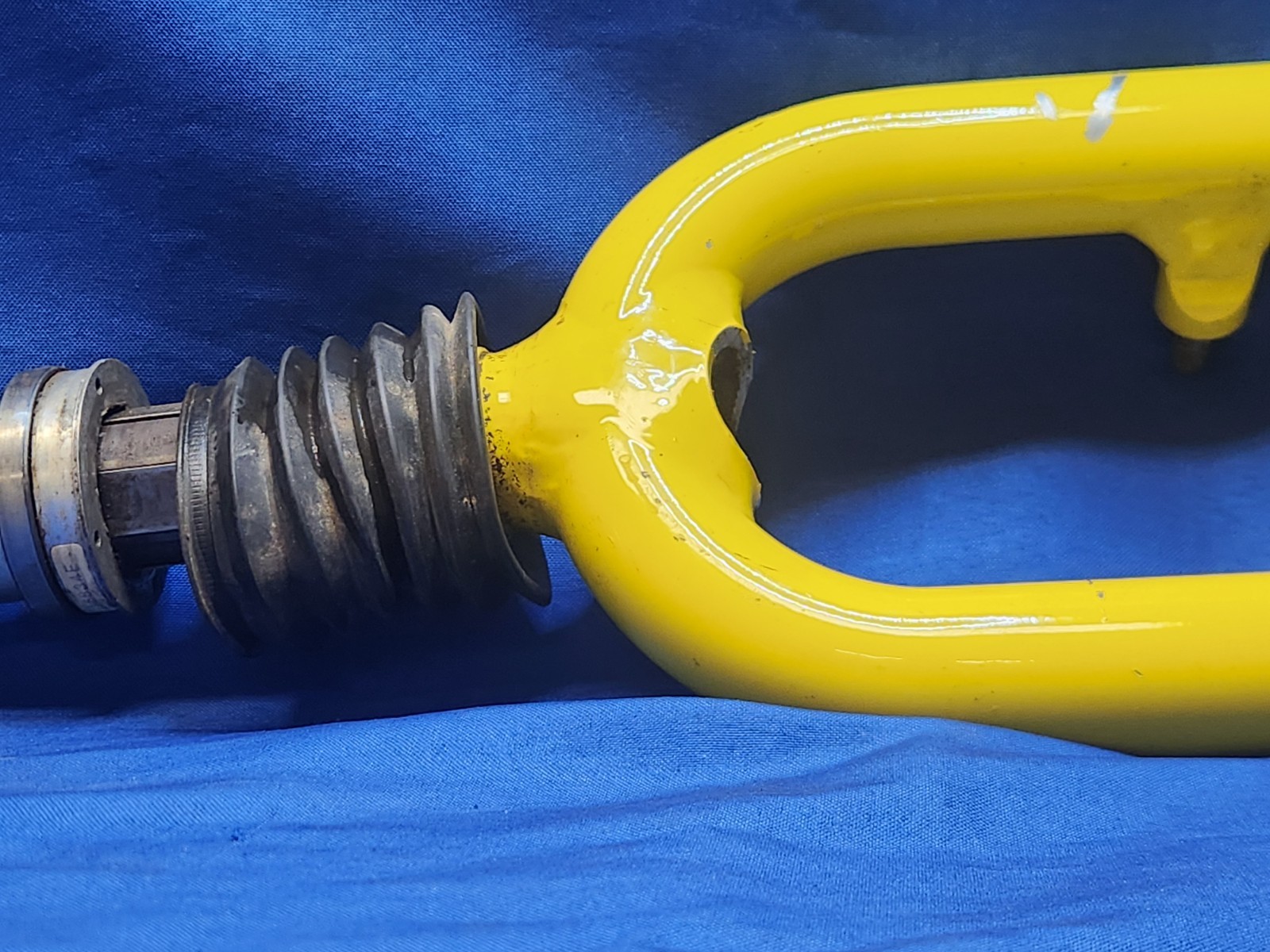Vintage Cannondale HeadShok MC60 26 MTB Suspension Fork 1.5 39.6 Steerer Yellow