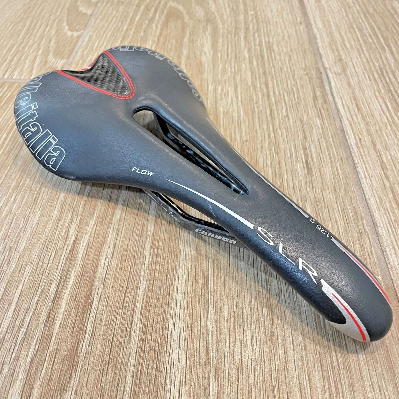 Selle Italia SLR Kit Carbonio Flow Carbon Saddle Black 135mm Carbon Rails 125g