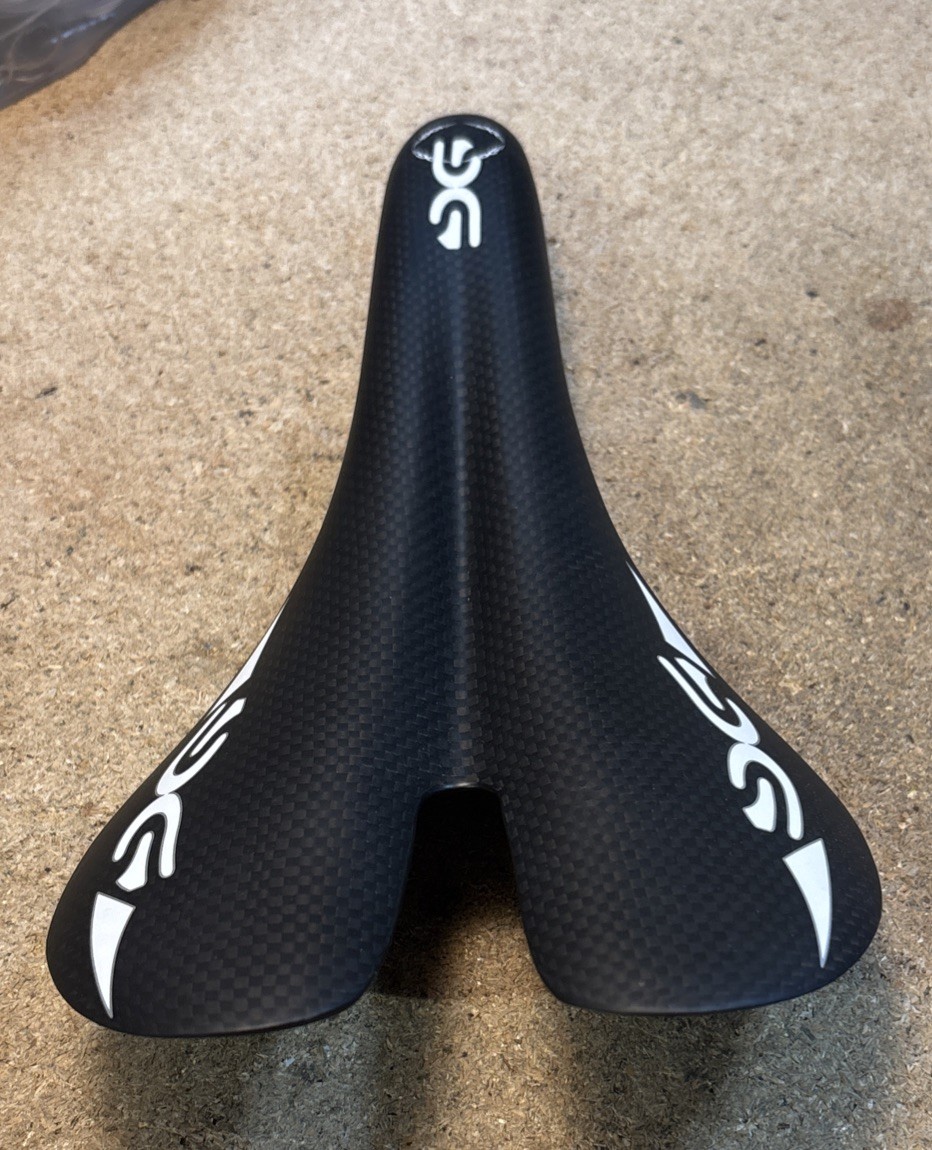 Super Light Carbon Saddle 3.7 Ounces or 105 Grams Road Racing Bike 275x135mm
